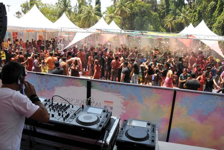 /media/k2/galleries/58871/HOLI-Party-01