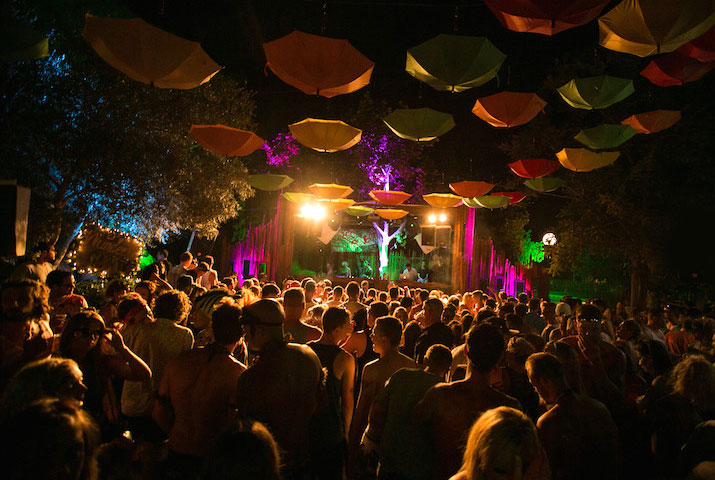 /media/k2/galleries/58871/HOLI-Party-03