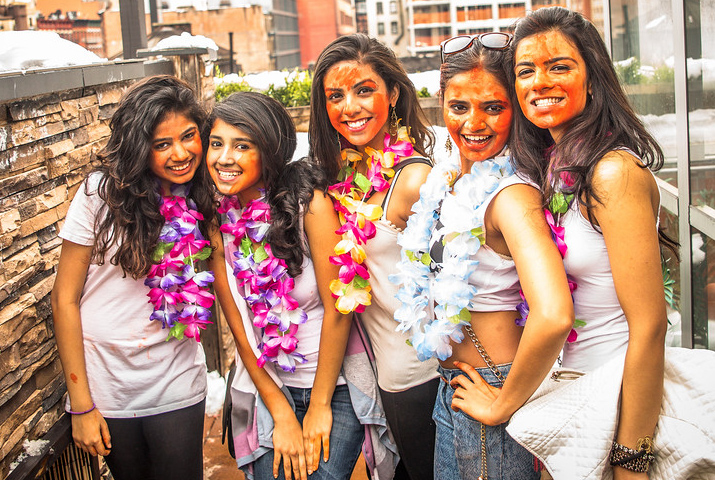 /media/k2/galleries/60124/Holi-In-02