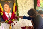 Allu Arjun upcoming movies, Allu Arjun news, allu arjun visits puneeth rajkumar s family, Puneeth rajkumar