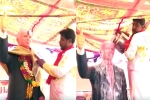 donald trump admirers, Donald Trump Bhakt from Telangana, donald trump bhakt from telangana in india unveils a 6 ft statue of u s president performs puja with milk, India win