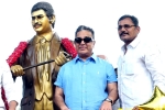Kamal Haasan. Kamal Haasan in Vijayawada, Superstar Krishna statue in Vijayawada, kamal haasan unveiled statue of superstar krishna, Vijayawada