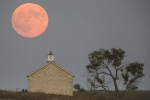The Pink Moon, Moon In Pink, full pink moon on 11th april 2017, Indian tribe