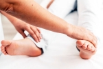 Swollen Feet, Swollen Feet breaking news, swollen feet a sign of congestive heart failure, Haha