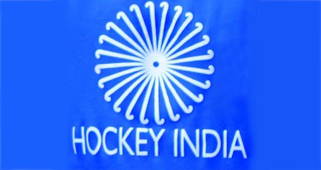 Junior women's hockey team leaves for battle},{Junior women's hockey team leaves for battle