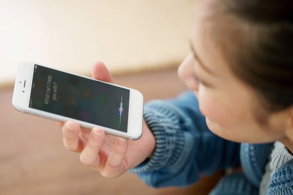 Human Form of Siri is Here and Twitterati Debate if It's True