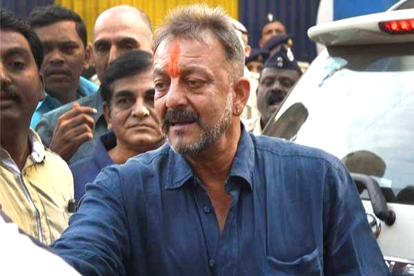 Sanjay Dutt Signs Munnabhai 3